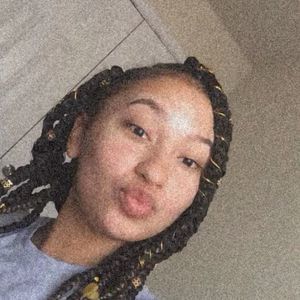 Meet your Posher, Adoncia